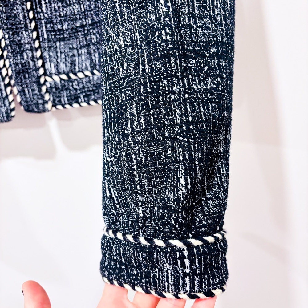 TRISTAN Short black blazer with red flowers - Picture 5 of 7